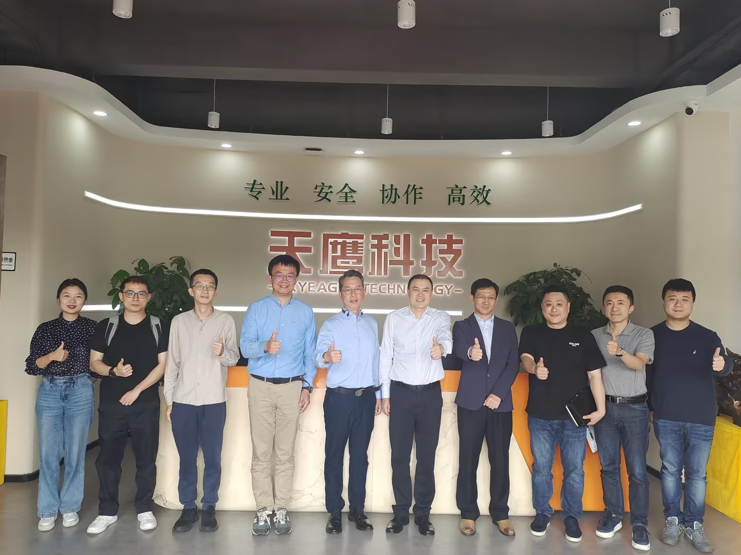 成都市青羊區(qū)領(lǐng)導(dǎo)率隊(duì)赴深圳市天鷹裝備科技有限公司開(kāi)展投資促進(jìn)考察工作(圖4)