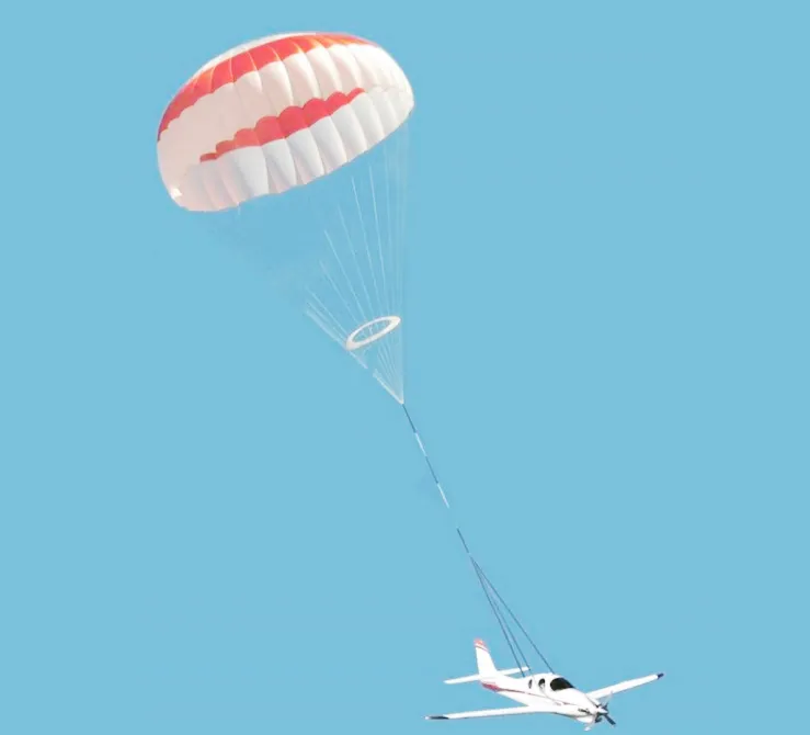 低空與安全：大連一小型民用飛機(jī)發(fā)動(dòng)機(jī)故障迫降公路(圖2)